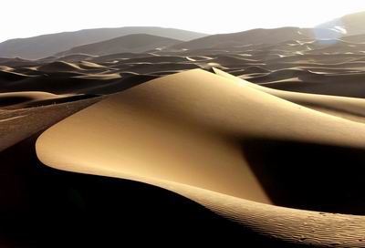 中国首部沙漠探险摄影艺术作品集